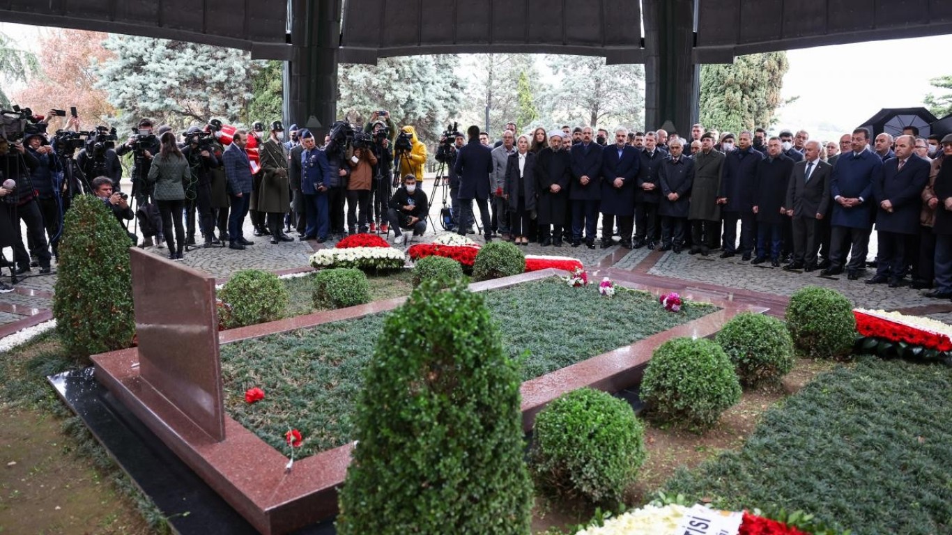 Türkiye Cumhuriyeti 8. Cumhurbaşkanı Turgut Özal dualar ile anıldı