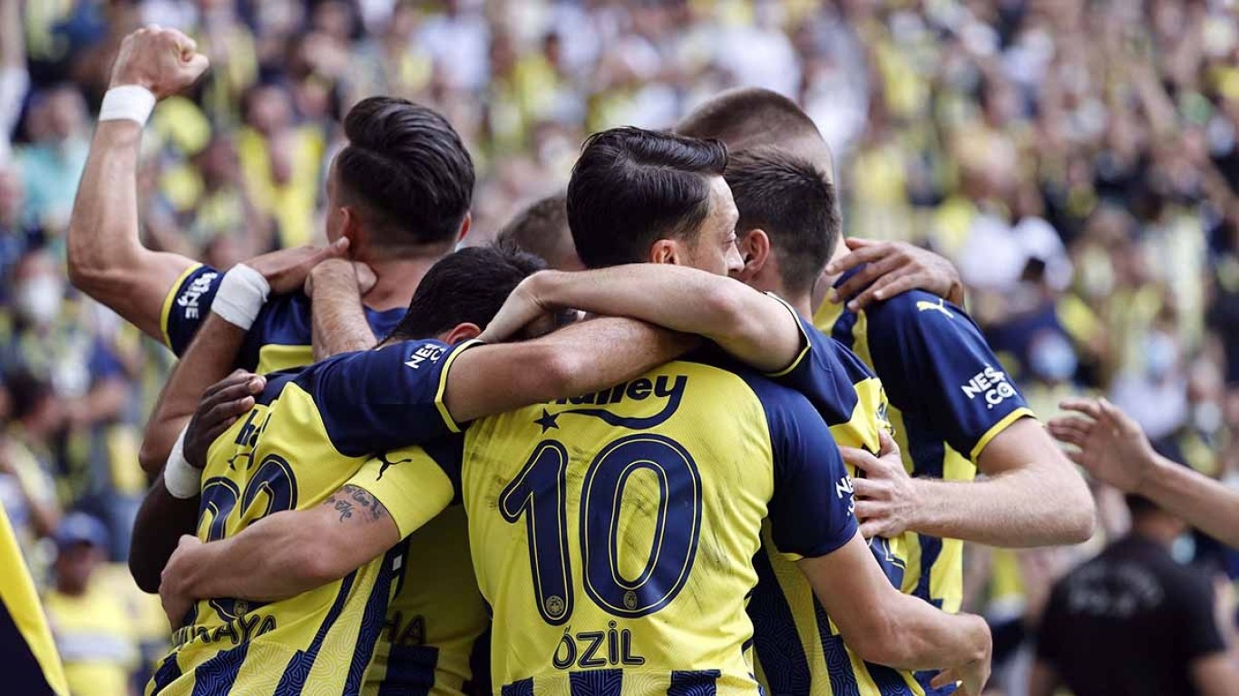 Fenerbahçe, Süper Lig'deki rakiplerine karşı üstün
