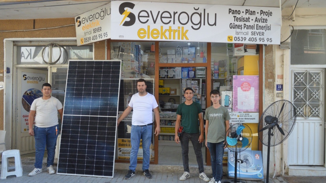 ÇİNE’DE ÇİFTÇİLER ENERJİLERİNİ GÜNEŞTEN ALIYOR