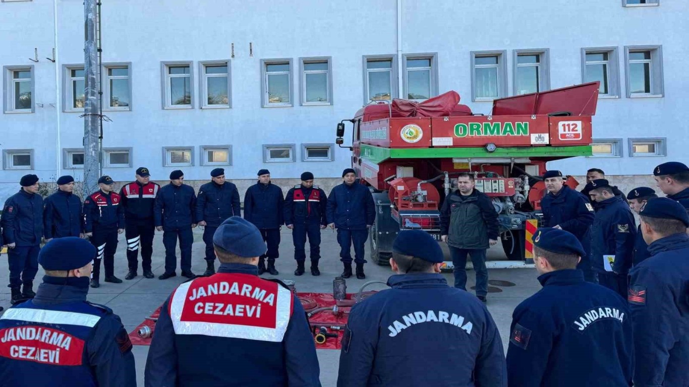 ÇİNE'DE JANDARMA'YA YANGIN SÖNDÜRME TATBİKATI