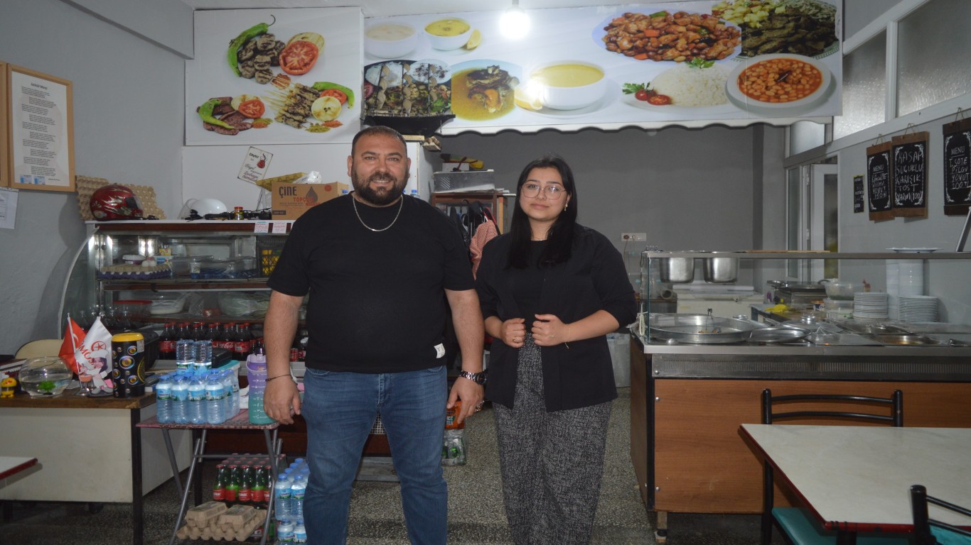 ÇİNE'NİN EN GENÇ AŞÇISI KENDİ İŞYERİNİ KURDU