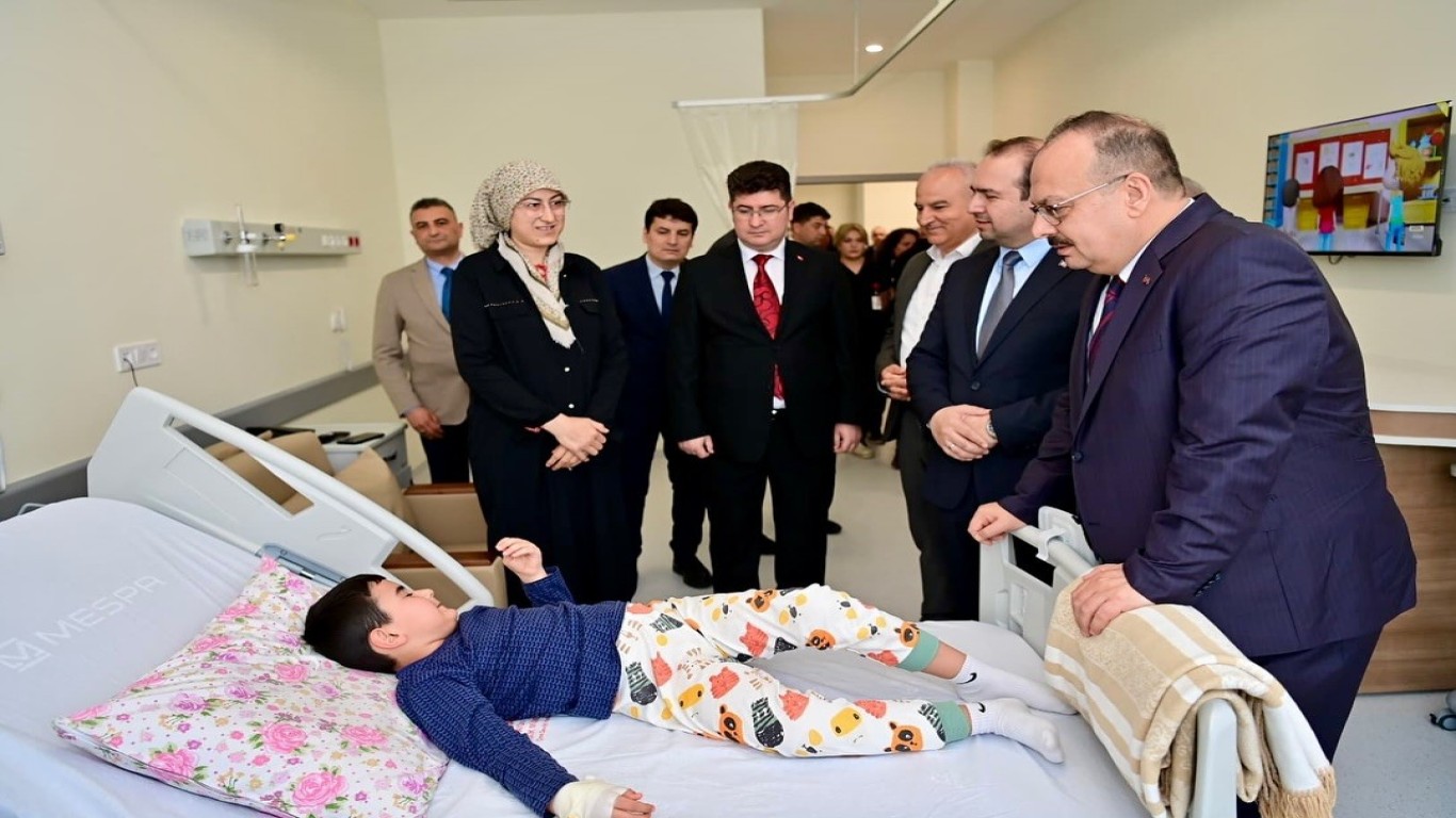 AYDIN VALİSİ ÇİNE DEVLET HASTANESİ'NDE