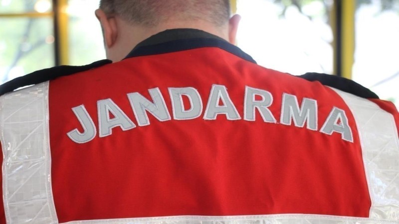 Uyuşturucu etkisi ile araç kullanırken jandarmaya yakalandı