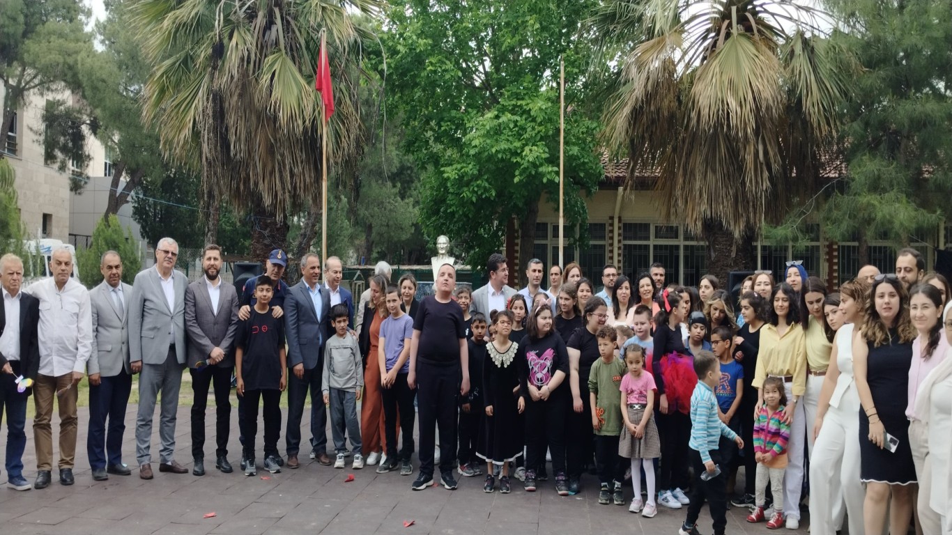 ÇİNE'DE EN GÜZEL GÖSTERİ