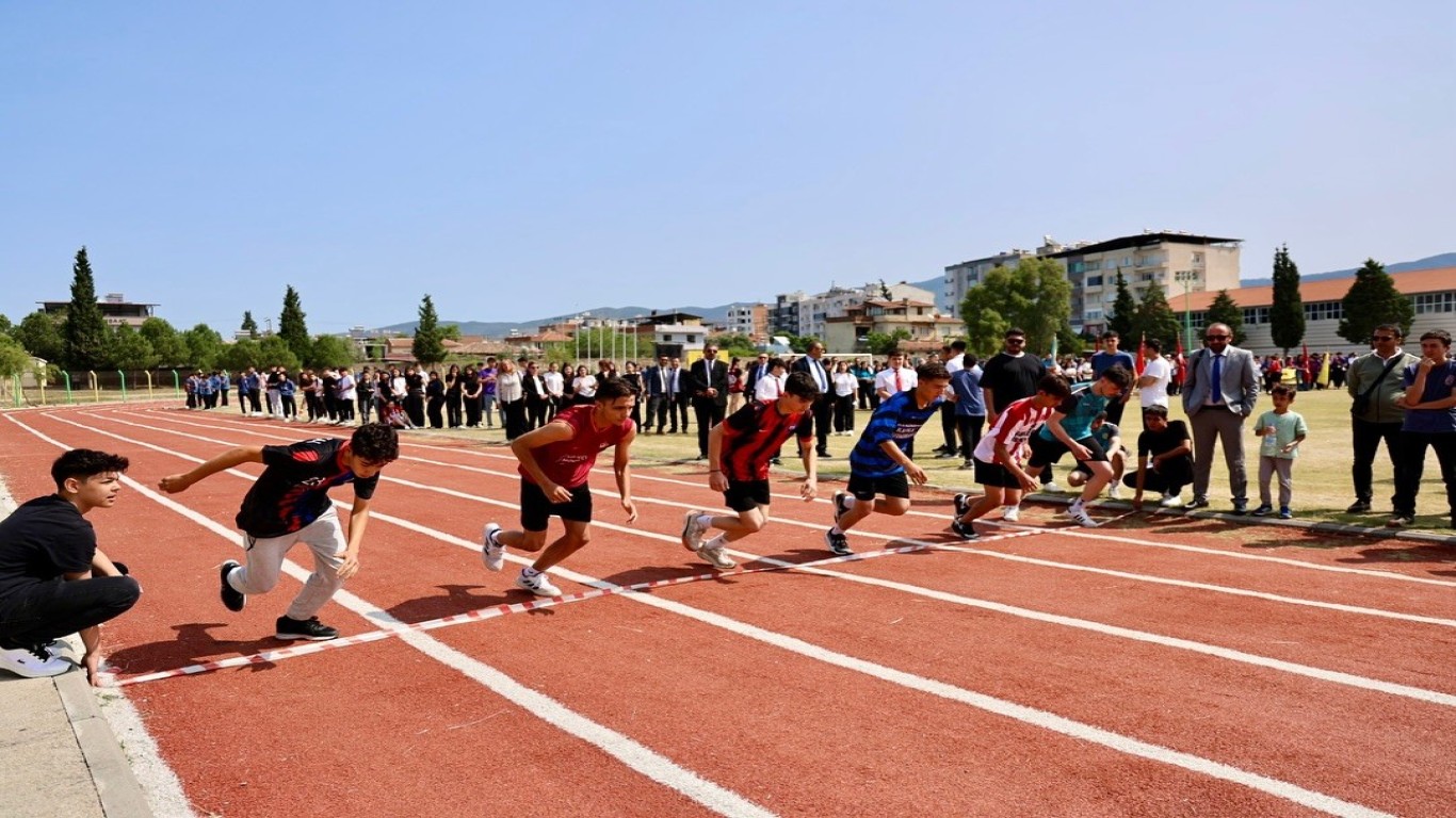 ÇİNE'DE 19 MAYIS ATATÜRK'Ü ANMA VE GENÇLİK SPOR BAYRAMI KUTLANDI