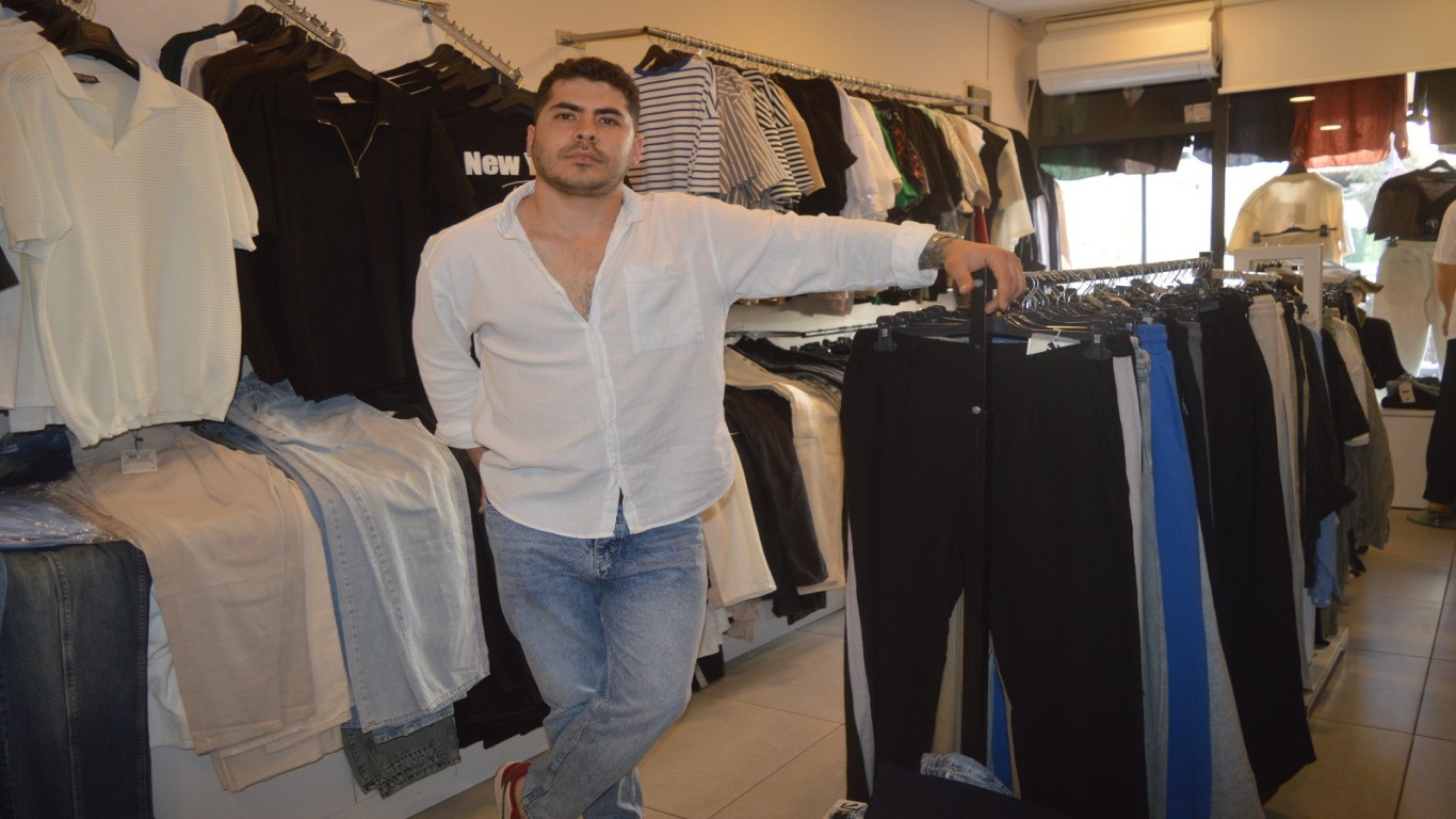 ÇİNE’DE GENÇ ERKEKLERİN TERCİHİ UGBA WEAR