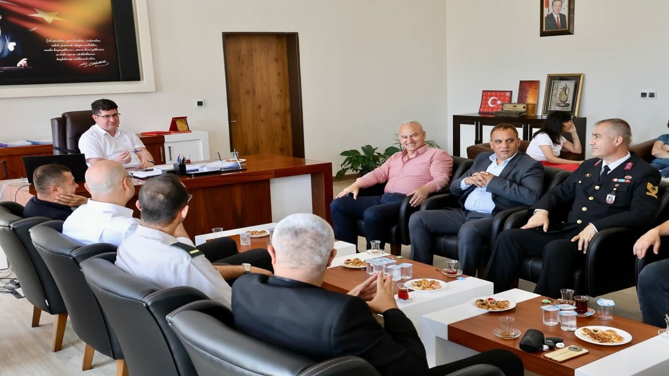 ÇİNE KAYMAKAMI MİSAFİRLERİNİ AĞIRLADI
