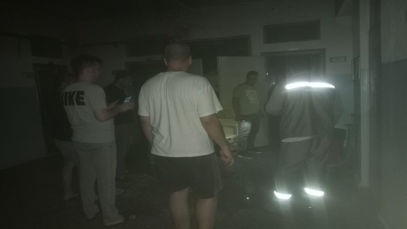 ÇİNE'DEKİ OKULDAN YÜKSELEN ALEVLER KORKUTTU
