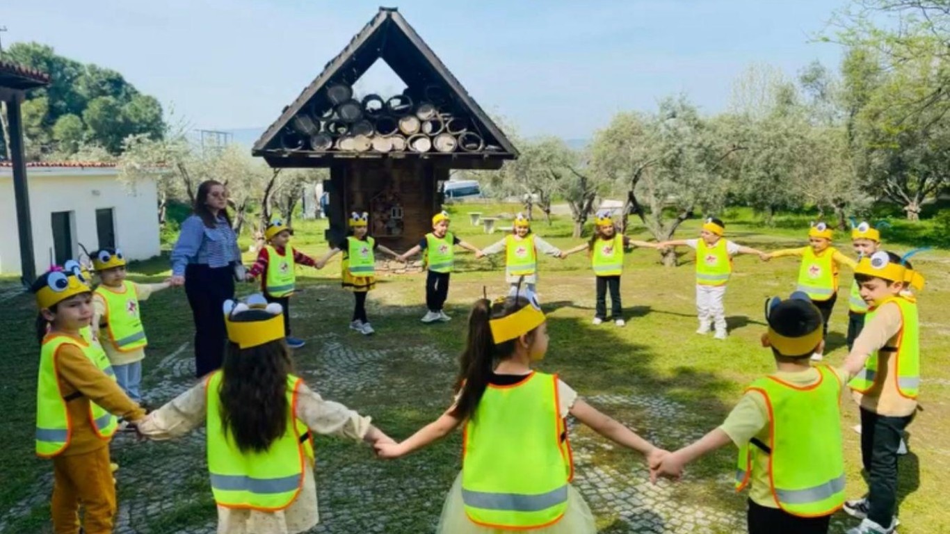ÇİNE EGE YILDIZLARI HEM ÖĞRETİYOR HEM EĞLENDİRİYOR
