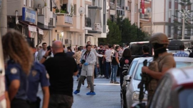 İzmir'de polis merkezine silahlı saldırı: 2 şehit, 3 yaralı
