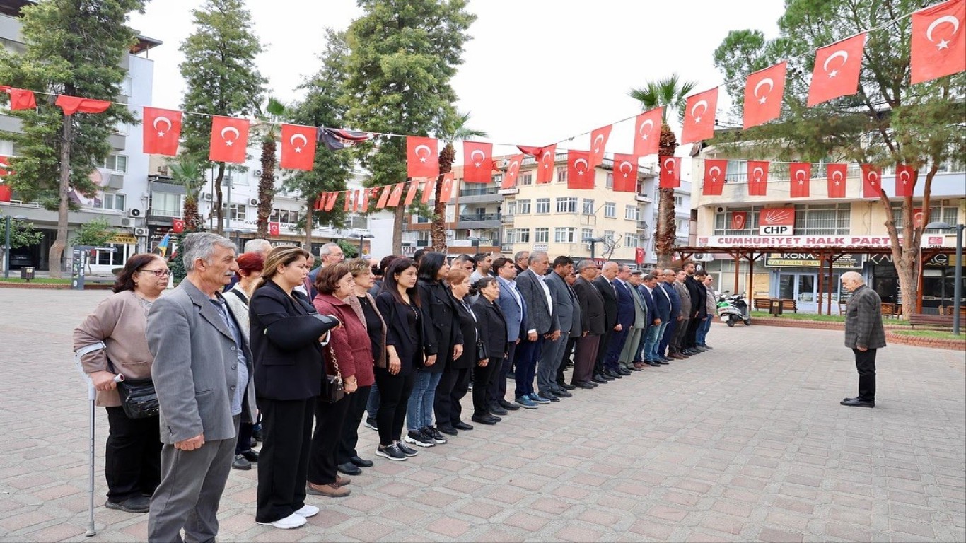 CHP Çine İlçe Başkanı Tayfun Şahin, “Atatürk ‘ü ve O’nun yaptıklarını unutturmaya çalışıyorlar