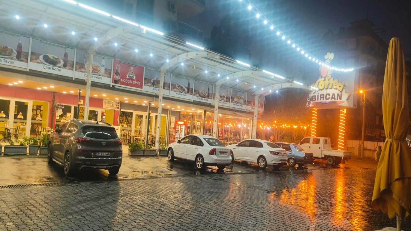 KALİTENİN ADRESİ KÖFTECİ BİRCAN'DA MÜTHİŞ İNDİRİM