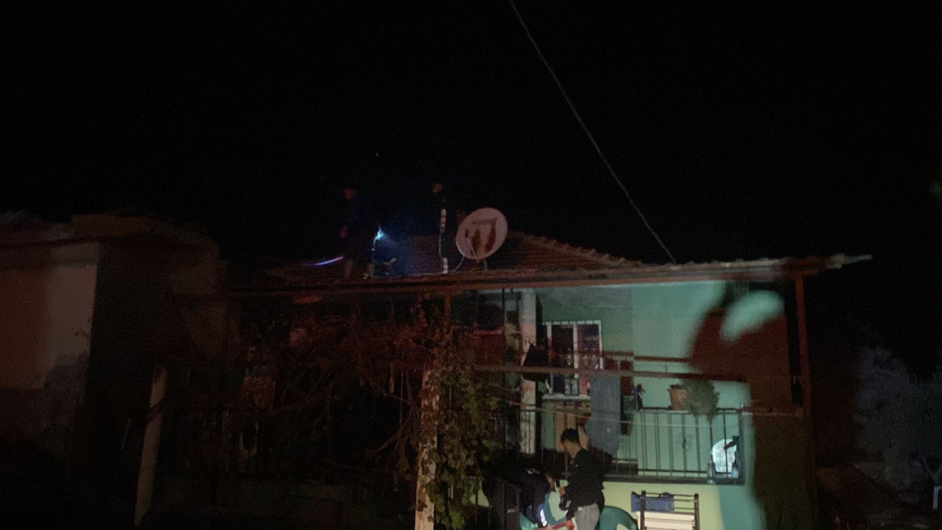 ÇİNE'DE KORKUTAN EV YANGINI