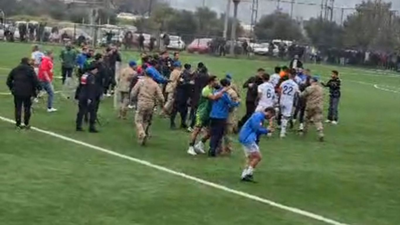 Aydın'da Saha Karıştı: Derbi Sonrası Tekme Tokat Kavga!