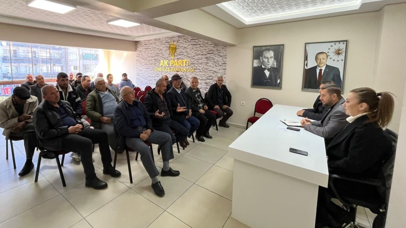 AK Parti Çine Teşkilatı Sahada: Mahalle Başkanlarıyla İstişare" Çıkartması