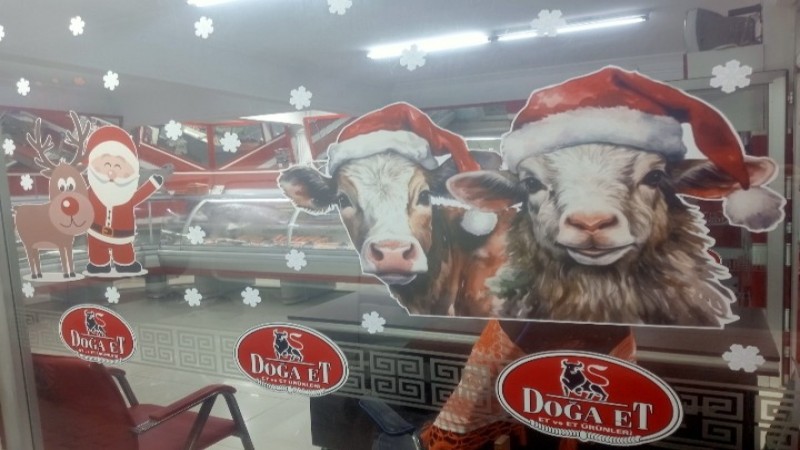 Çine’de Yeni Yıl Işıltısı: Esnaftan Hoş Geldin 2026 Mesajı