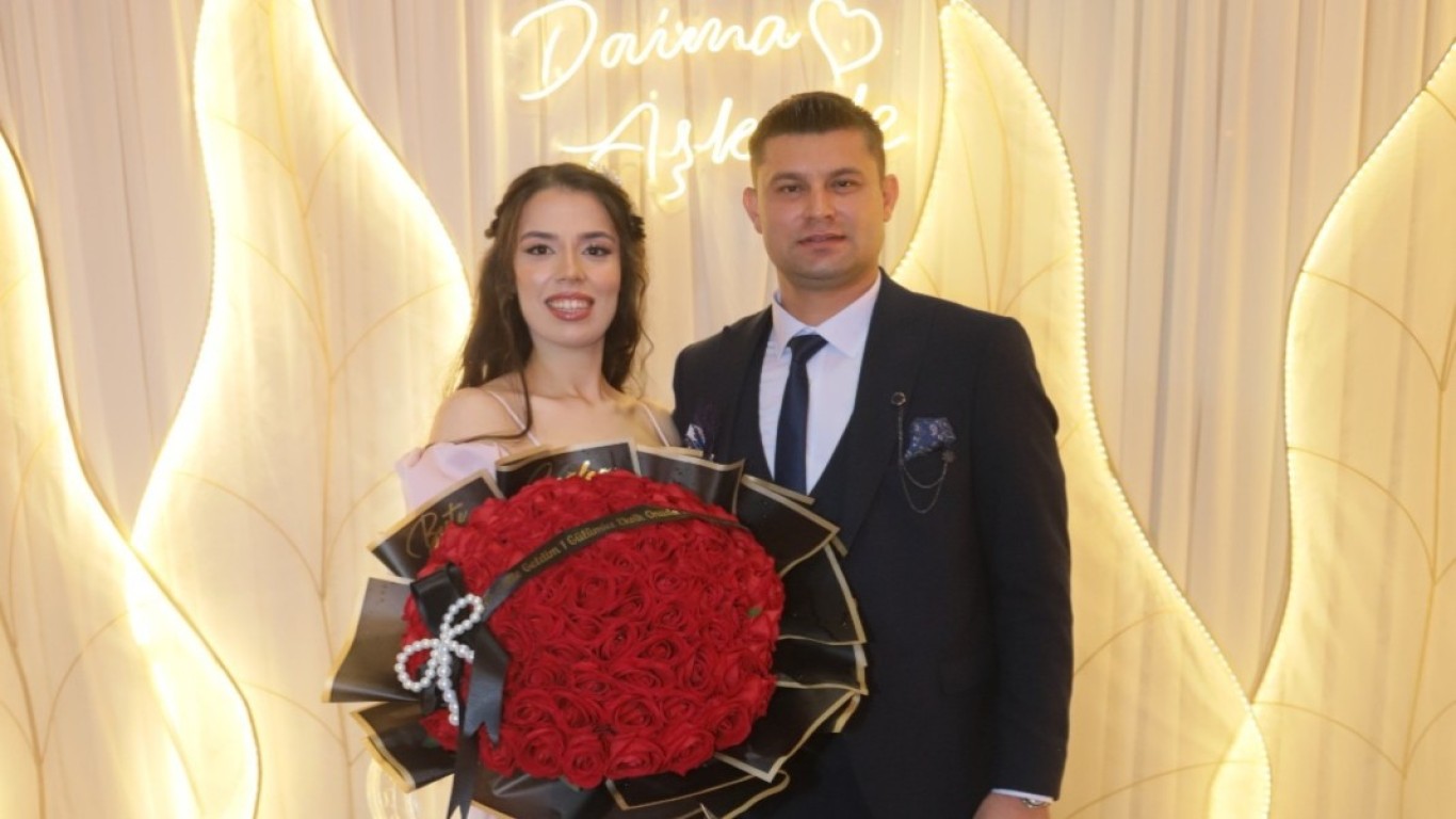 Çine ve Akçaova Arasında Gönül Köprüsü: Beste ve Çağlar Nişanlandı