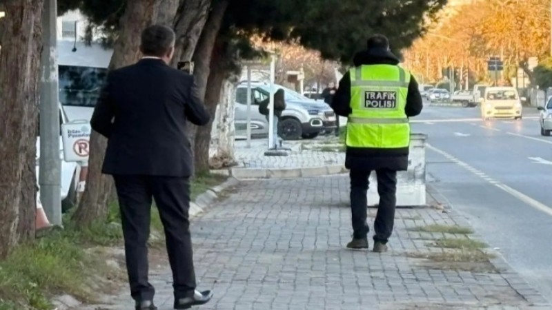 Kaldırımda Ekipmansız Nöbet Tutan Polis Memuru Fehmi Ç. Görev Yerine Geri Çekildi