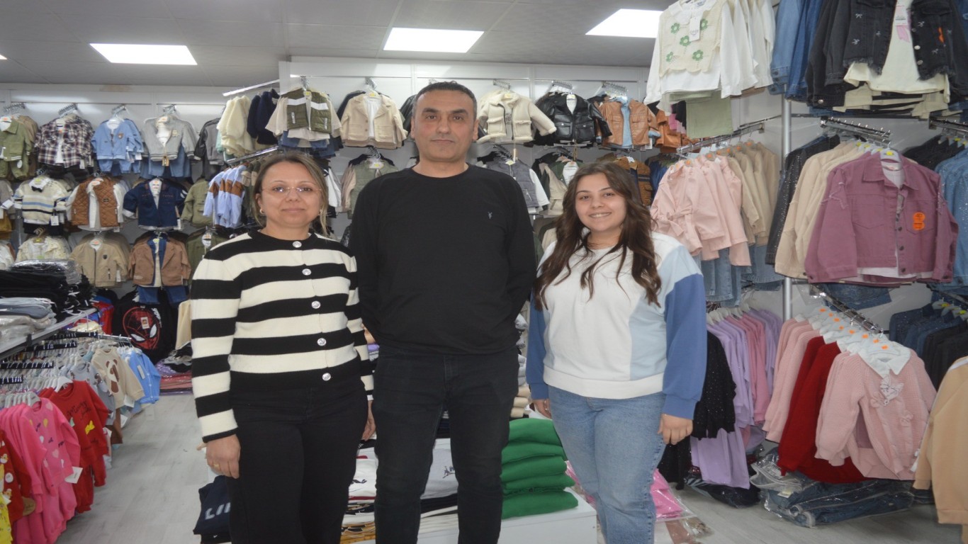 Çine’de Çocuk Giyiminde Dev Atılım: Rafadan Çocuk’ta Toptan Fiyatına Perakende Dönemi Başladı!