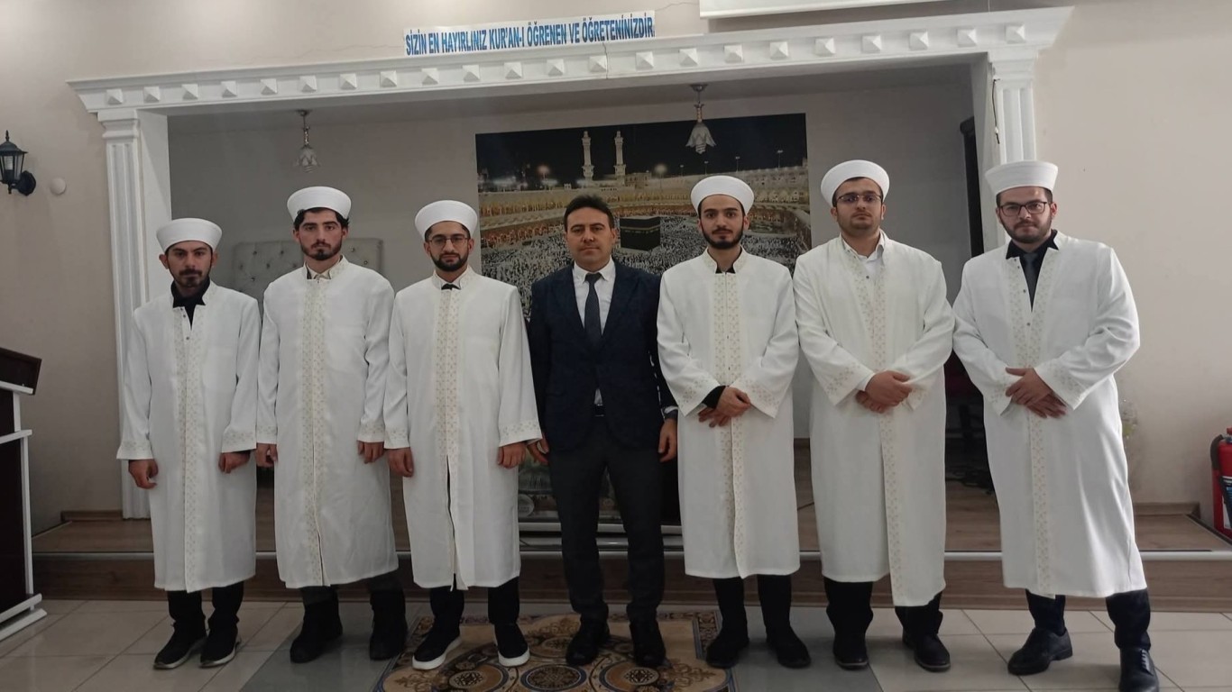 Çine’de Ramazan Hazırlıkları Başladı: Yeni Din Görevlilerine Cübbe-Sarık Merasimi