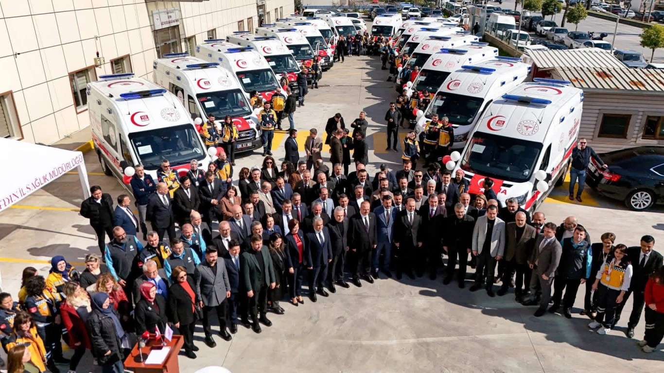 Çine’nin Sağlık Filosuna İki Yeni Ambulans: Biri Bakanlıktan Biri Sanayiciden