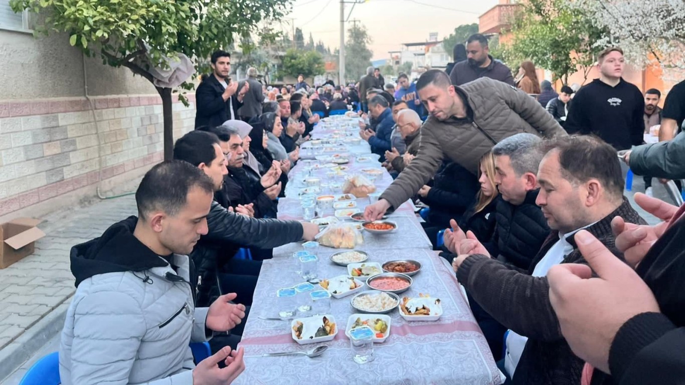 Çine’de Gönüller Birleşti: Mehmet Eken’den Anlamlı İftar Yemeği