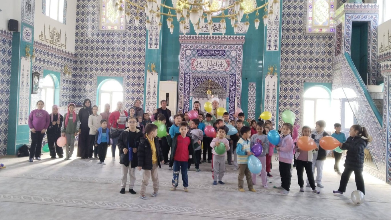 Çine’de Minik Yürekler Camiyle Buluştu: Ramazan Sevinci Renkli Görüntülere Sahne Oldu