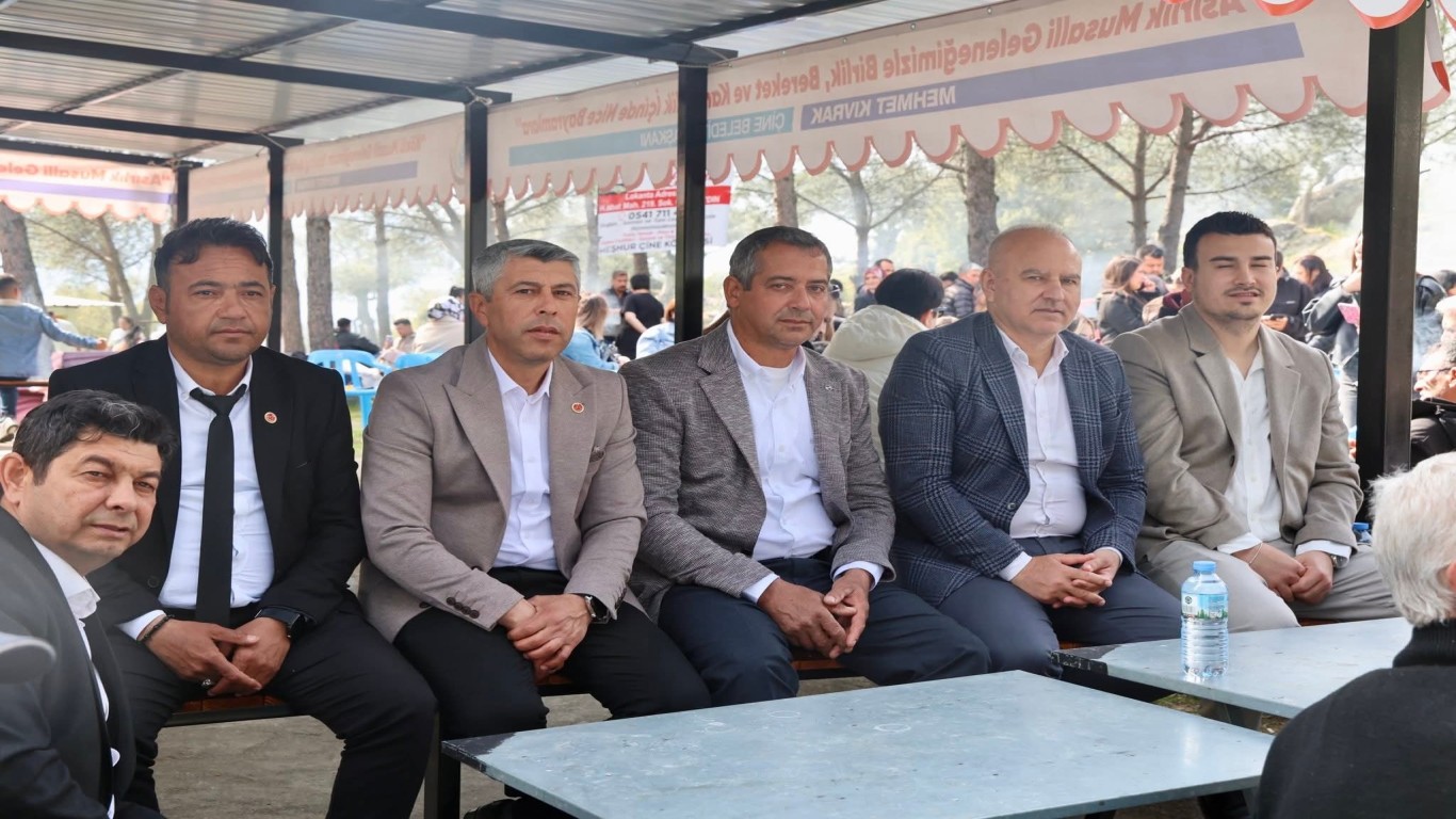 Çine’de 3 Asırlık Vefa: Musalli Geleneği Bayram Coşkusuyla Yaşatıldı