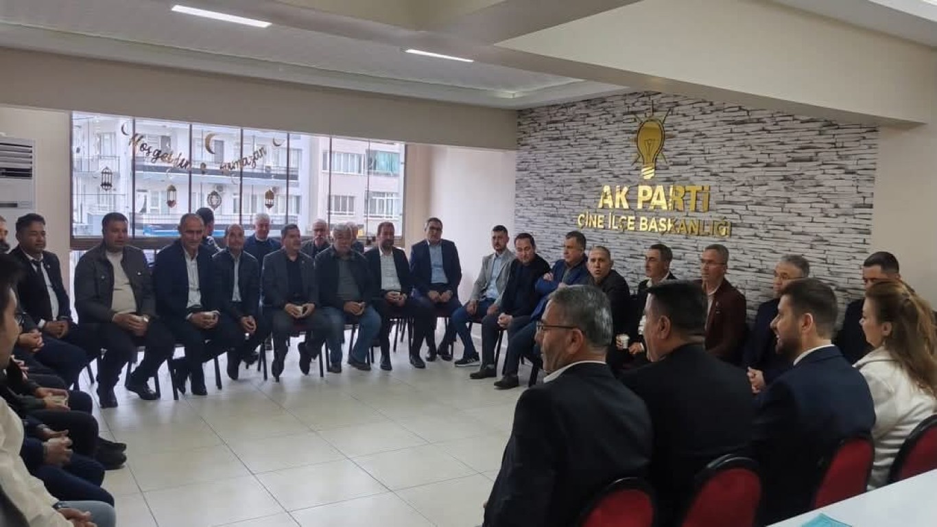 AK PARTİ ÇİNE’DE BAYRAMLAŞMA COŞKUSU: KAPILAR HALKA AÇILDI