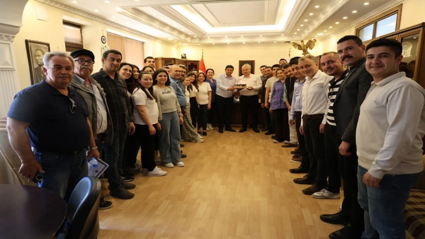Çine İçin Omuz Omuza: Başkan Kıvrak Yeni Yaşını Çalışma Arkadaşlarıyla Karşıladı