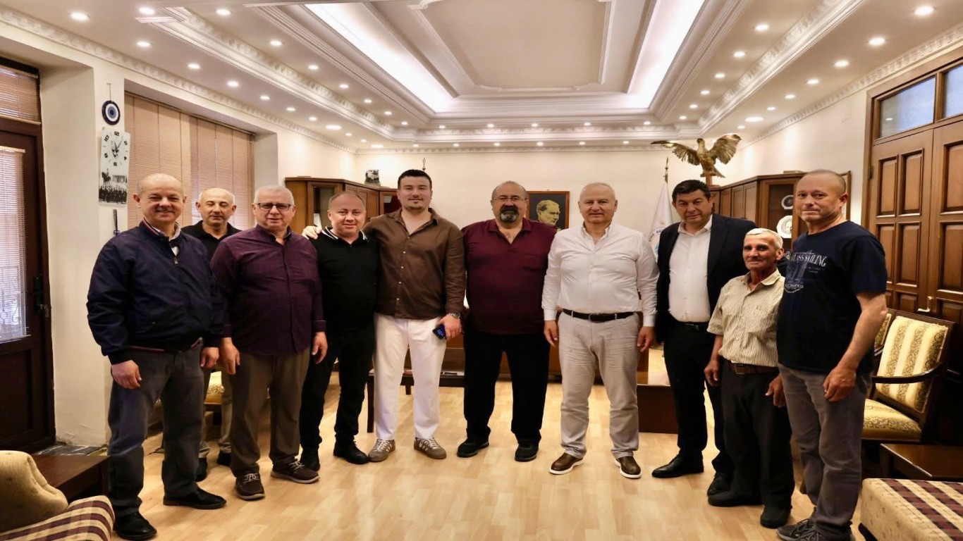 Çine Belediye Başkanı Mehmet Kıvrak Hemşehrileriyle Bayramlaştı