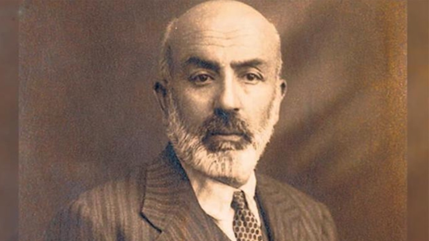 Vatan şairi Mehmet Akif Ersoy, İstiklal Marşı'nın kabulünün 101. yılında anılıyor
